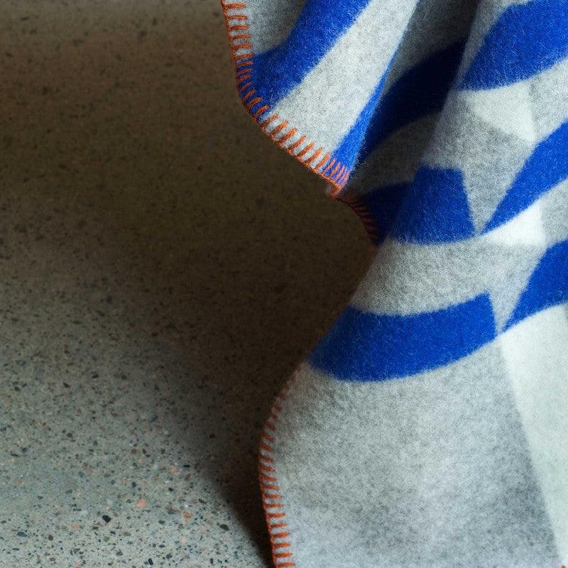 Røros uldplaid, Kvam Blue fremstillet i 100% norsk lammeuld